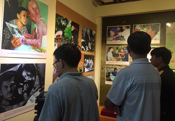 At the exhibition (Photo: SGGP)